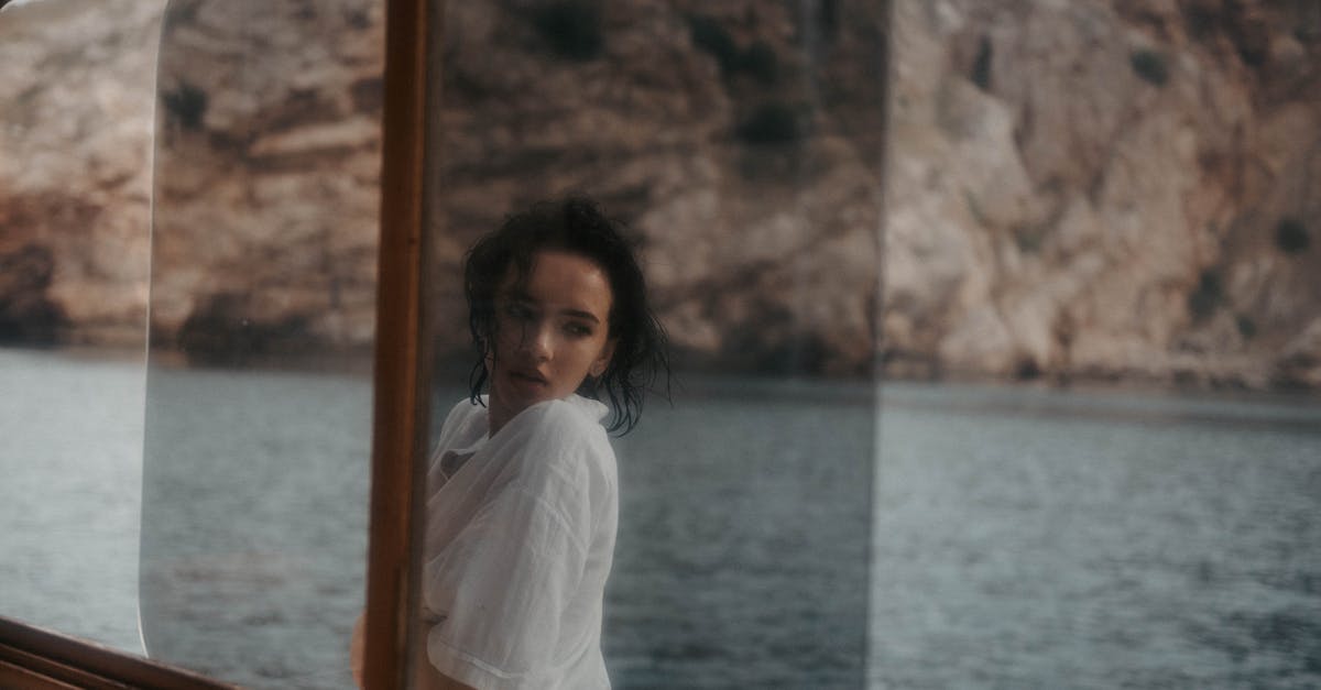 Navigating Customer Support: Local vs Online Glass Suppliers